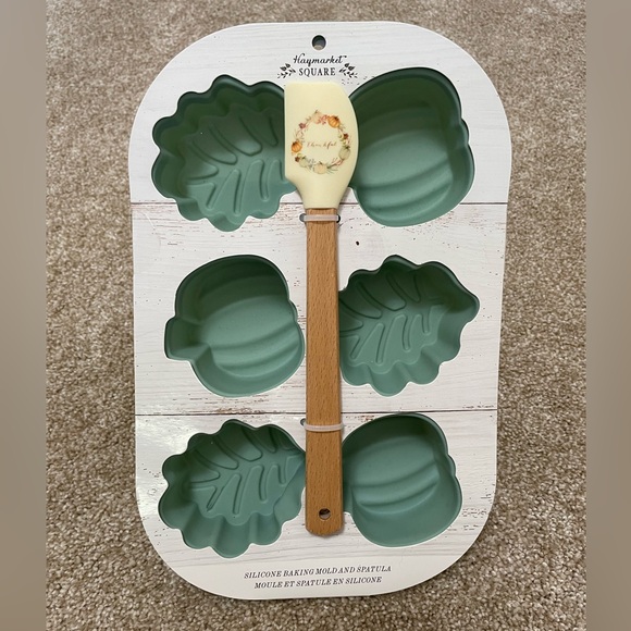 NWT Haymarket Square Fall Autumn Pumpkin Silicone Baking Mold and Mini Spatula - Picture 1 of 5